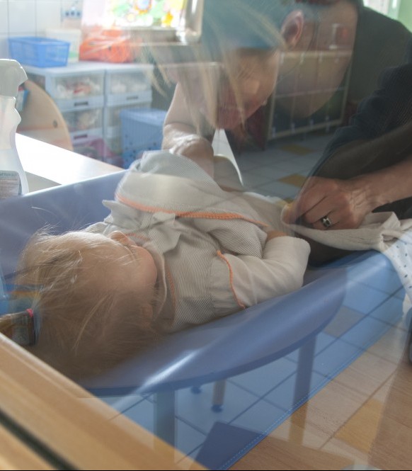 Parler au jeune enfant.